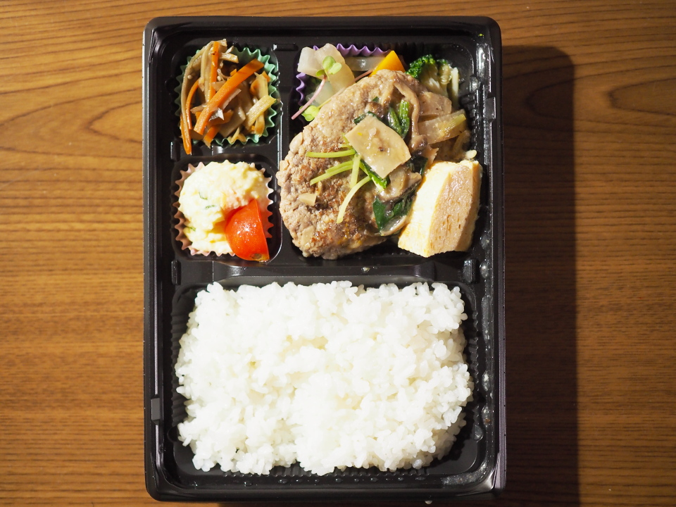 和牛入り和風煮込みハンバーグ・きのこあんかけ