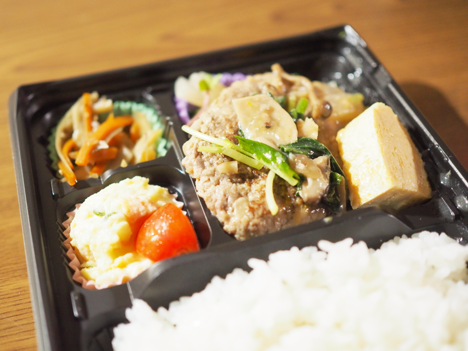 和牛入り和風煮込みハンバーグ・きのこあんかけ