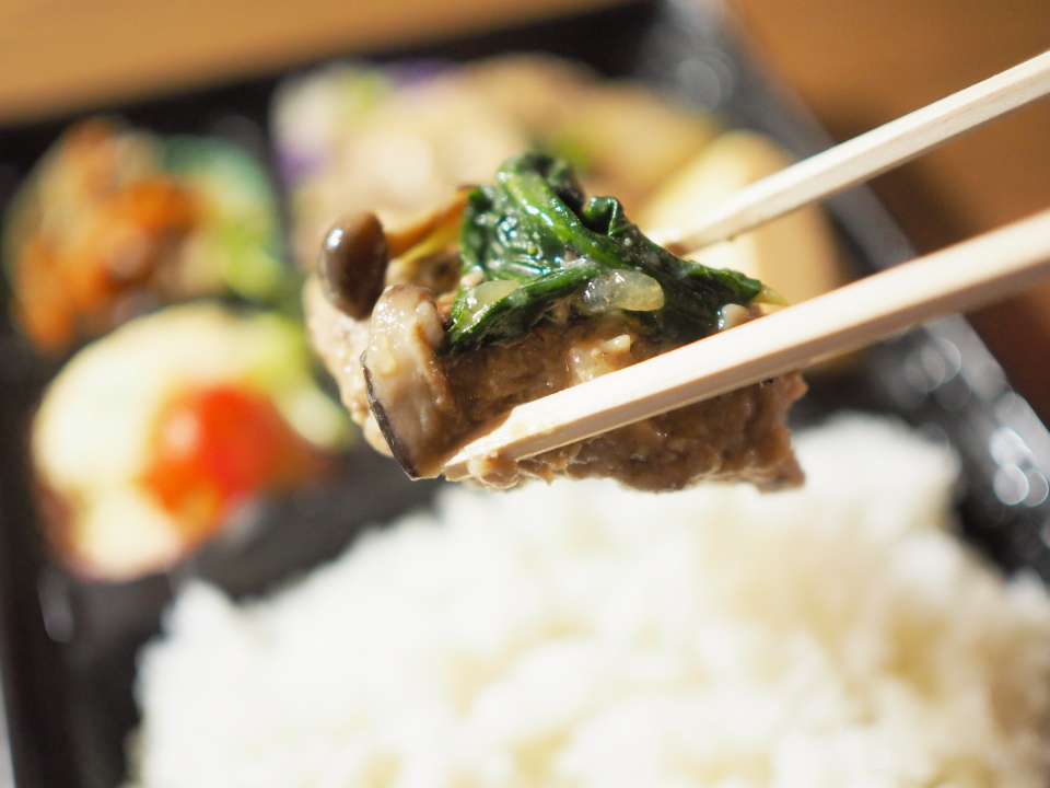 和牛入り和風煮込みハンバーグ・きのこあんかけ