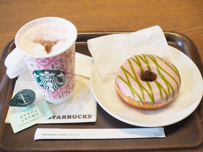 桜抹茶ドーナツ