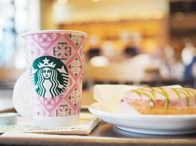 桜咲くよラテ、桜抹茶ドーナツ