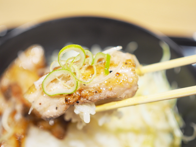 ねぎ塩豚カルビ丼