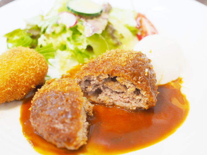 谷町四丁目・洋食屋 ふじ家（Fujiya）のメンチカツ