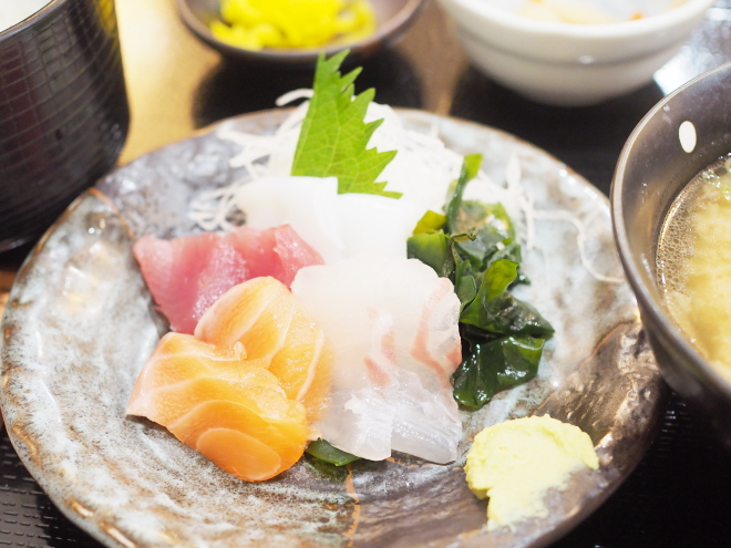 お造りと豚汁定食＠海鮮と日本酒・魚右衛門
